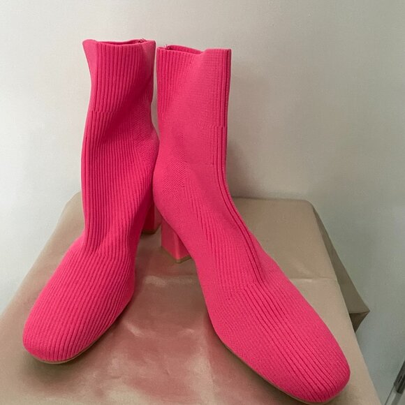 NWOT Barbie Pink Knit Stretch Ankle Boots Size 8.5/9 EU 39 - Picture 7 of 8